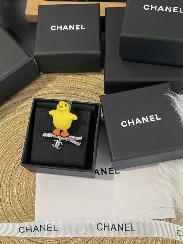Chanel Brooch 06yxs23